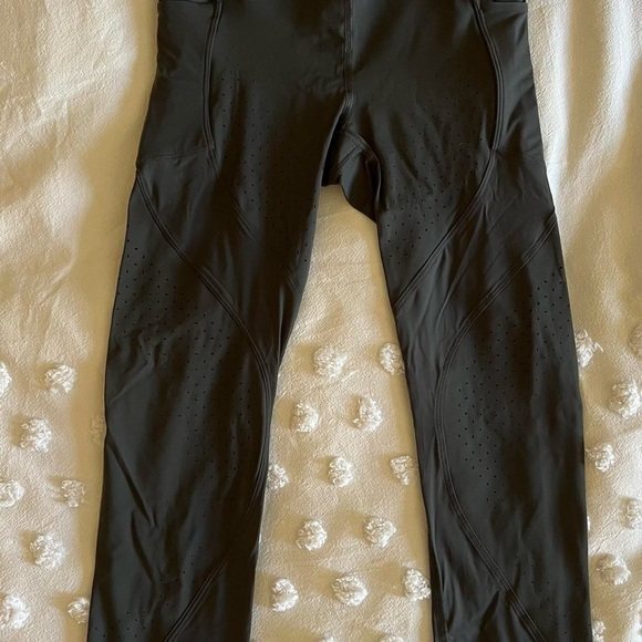 Lululemon heather gray leggings size 2 - Picture 5 of 7